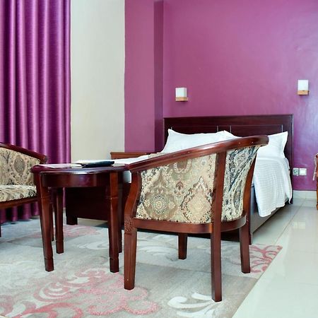 Diamonds Hotel Kampala Exteriör bild