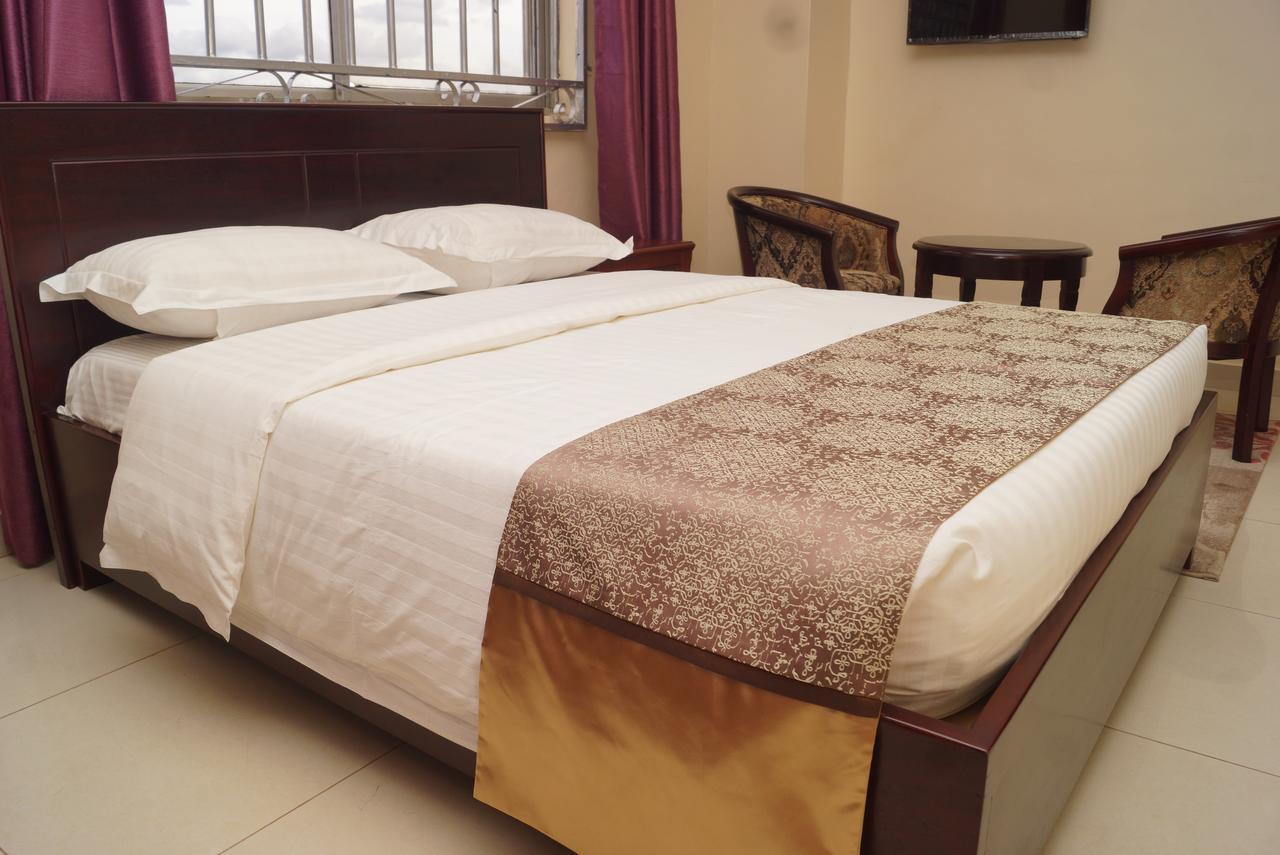 Diamonds Hotel Kampala Exteriör bild