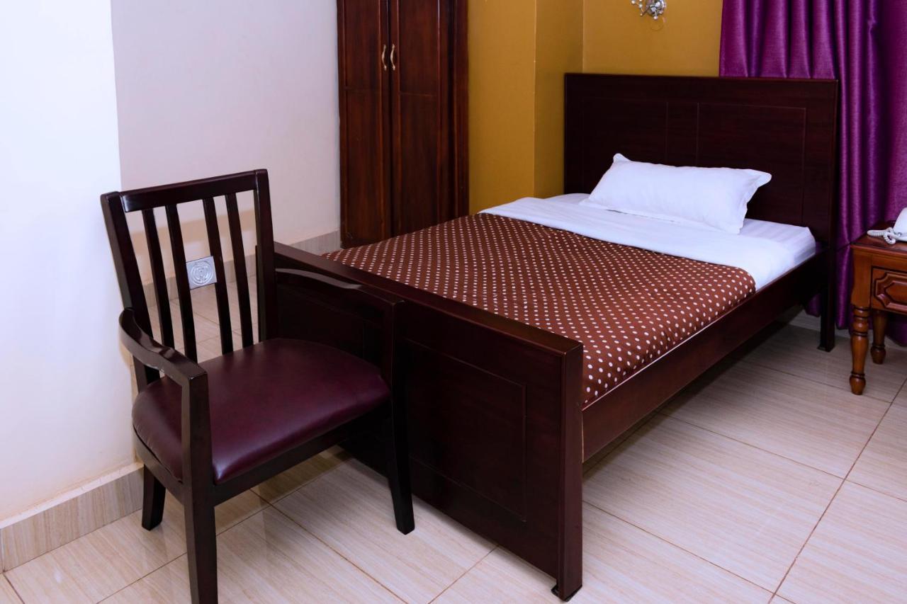Diamonds Hotel Kampala Exteriör bild